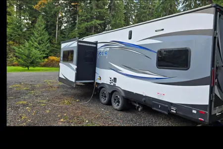 Chris's Forest River 30 hyper light Toy Hauler