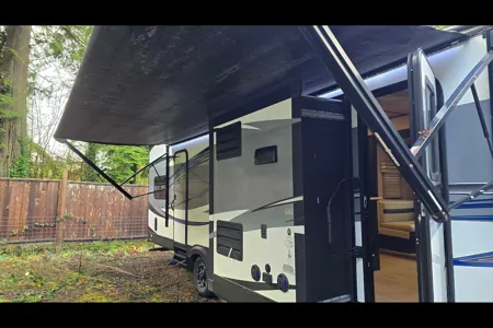 Chris's Forest River 30 hyper light Toy Hauler