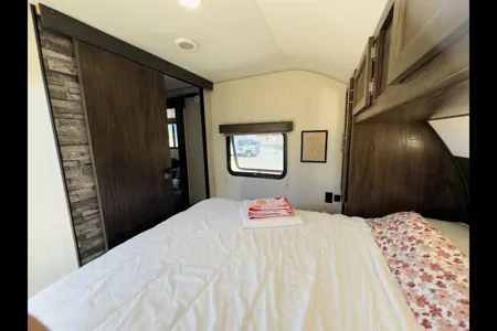 Forest River RV. Sleeps 9! Unlimited Miles! Generator.y wolf Travel Trailer