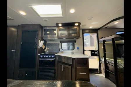 Forest River RV. Sleeps 9! Unlimited Miles! Generator.y wolf Travel Trailer