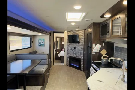Forest River RV. Sleeps 9! Unlimited Miles! Generator.y wolf Travel Trailer