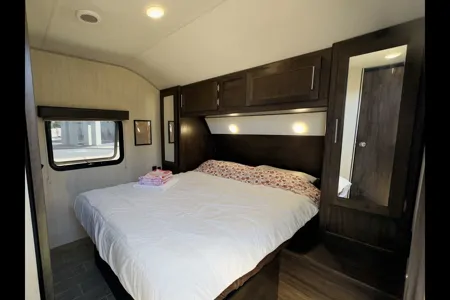 Forest River RV. Sleeps 9! Unlimited Miles! Generator.y wolf Travel Trailer