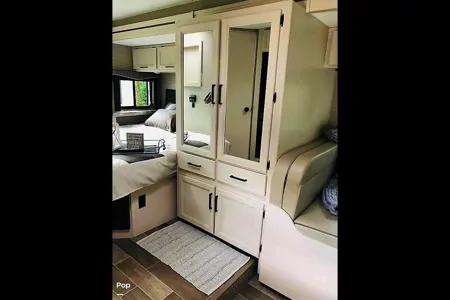 Fireside RV's Thor Motor Coach Chateau 24F - LMI1151 *