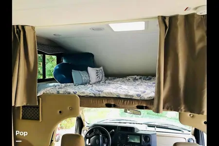 Fireside RV's Thor Motor Coach Chateau 24F - LMI1151 *