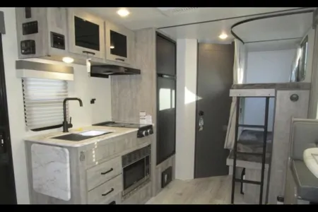 Family Bunkhouse Adventure Rig – Sleeps 6 with Outdoor Kitchen!