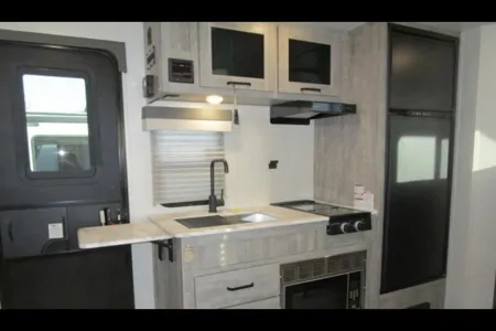 Family Bunkhouse Adventure Rig – Sleeps 6 with Outdoor Kitchen!