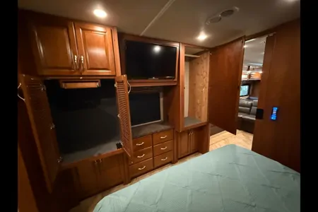 Chief Carl's Caravan- 2016 Fleetwood Bounder Class A
