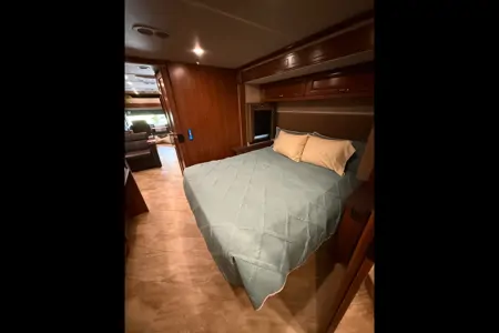 Chief Carl's Caravan- 2016 Fleetwood Bounder Class A