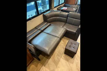 Chief Carl's Caravan- 2016 Fleetwood Bounder Class A