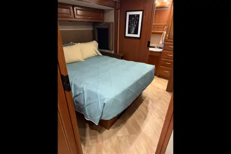Chief Carl's Caravan- 2016 Fleetwood Bounder Class A