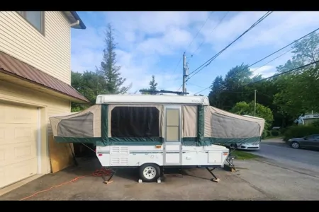 Amelie's Starcraft 2112 Tent Trailer