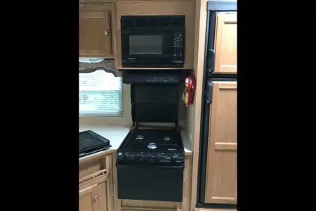 John's Pilgrim International 27.5 ft Fifth Wheel