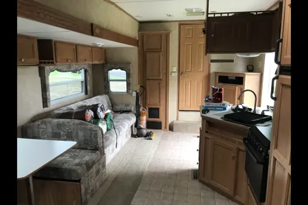 John's Pilgrim International 27.5 ft Fifth Wheel