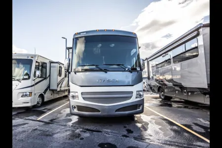 Jodi's Winnebago Itasca SunCruiser 35p Class A