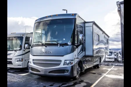 Jodi's Winnebago Itasca SunCruiser 35p Class A