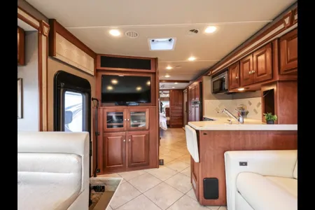 Jodi's Winnebago Itasca SunCruiser 35p Class A