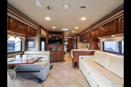 Jodi's Winnebago Itasca SunCruiser 35p Class A