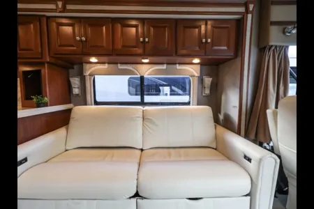 Jodi's Winnebago Itasca SunCruiser 35p Class A