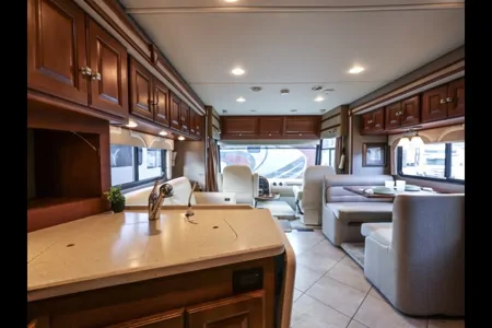 Jodi's Winnebago Itasca SunCruiser 35p Class A