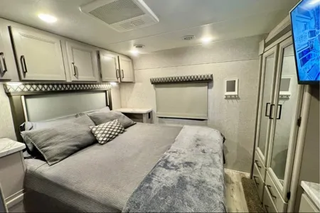Luxury Family - Style Bunkhouse Sleeps 10 Solar Wi-fi 2 A/C + More