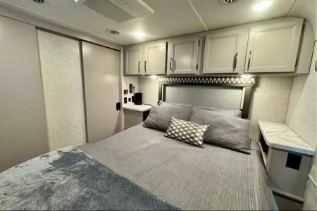 Luxury Family - Style Bunkhouse Sleeps 10 Solar Wi-fi 2 A/C + More