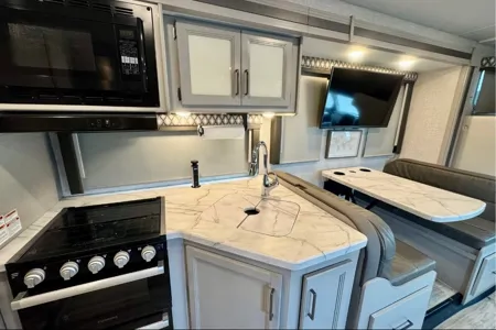 Luxury Family - Style Bunkhouse Sleeps 10 Solar Wi-fi 2 A/C + More