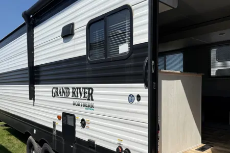 Wayne's Grand River 26DB Travel Trailer