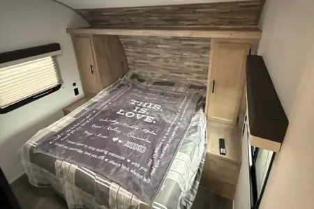 Wayne's Grand River 26DB Travel Trailer