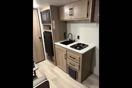 William's Coleman 17r Travel Trailer