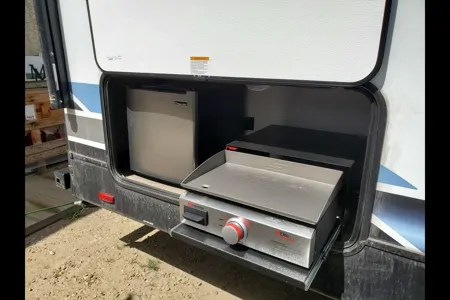 ***SUV & 1/2 ton towable*** Rustic Royalty Vibe Family Trailer*