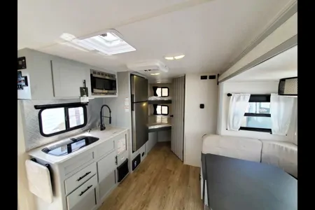 ***SUV & 1/2 ton towable*** Rustic Royalty Vibe Family Trailer*