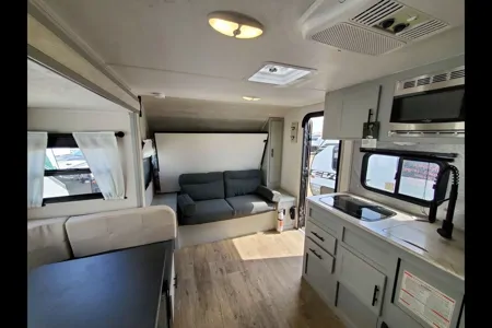 ***SUV & 1/2 ton towable*** Rustic Royalty Vibe Family Trailer*