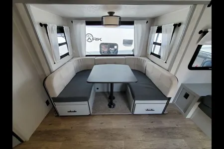 ***SUV & 1/2 ton towable*** Rustic Royalty Vibe Family Trailer*