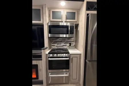 Keystone Avalanche 372MB Fifth Wheel