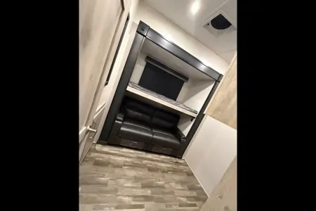 Keystone Avalanche 372MB Fifth Wheel