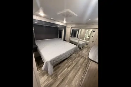 Keystone Avalanche 372MB Fifth Wheel