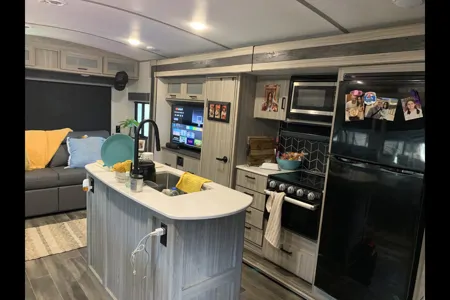 Ivan's Keystone 2870RL22 Travel Trailer