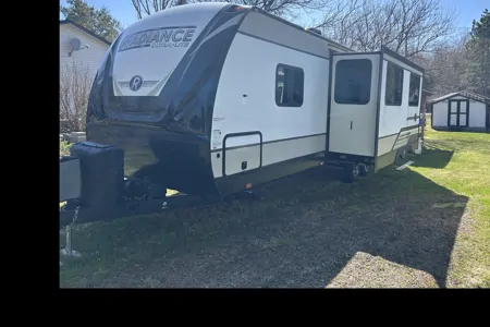 Howard's Radiance 25 RB Travel Trailer
