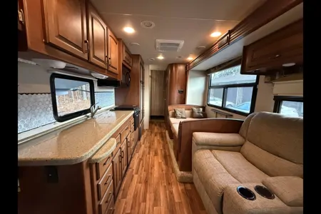 Luxury 2015 Jayco RV - Sleep 6 - Family Road Trip!