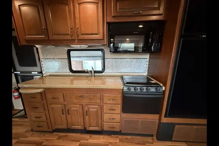 Luxury 2015 Jayco RV - Sleep 6 - Family Road Trip!