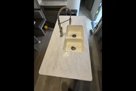 Coachmen Apex Ultra-Lite 293RLDS Travel Trailer