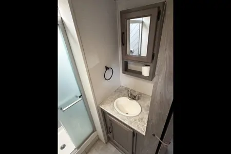 Coachmen Apex Ultra-Lite 293RLDS Travel Trailer