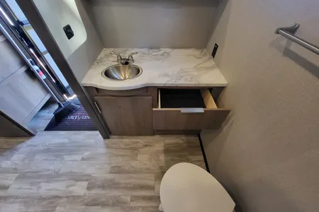 Spacious Couples RV – Delivered, Setup & Stocked