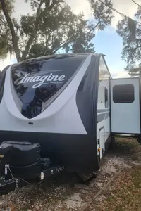 Spacious Couples RV – Delivered, Setup & Stocked