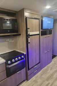 Spacious Couples RV – Delivered, Setup & Stocked