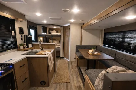 *BRAND NEW* Sleeps 8 | Luxury Family RV | Delivery