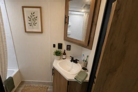 *BRAND NEW* Sleeps 8 | Luxury Family RV | Delivery