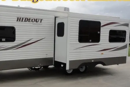 26’ Family friendly RV SET UP ON LAKEFRONT RESORT!