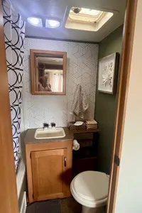 26’ Family friendly RV SET UP ON LAKEFRONT RESORT!