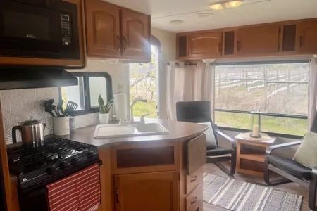 26’ Family friendly RV SET UP ON LAKEFRONT RESORT!